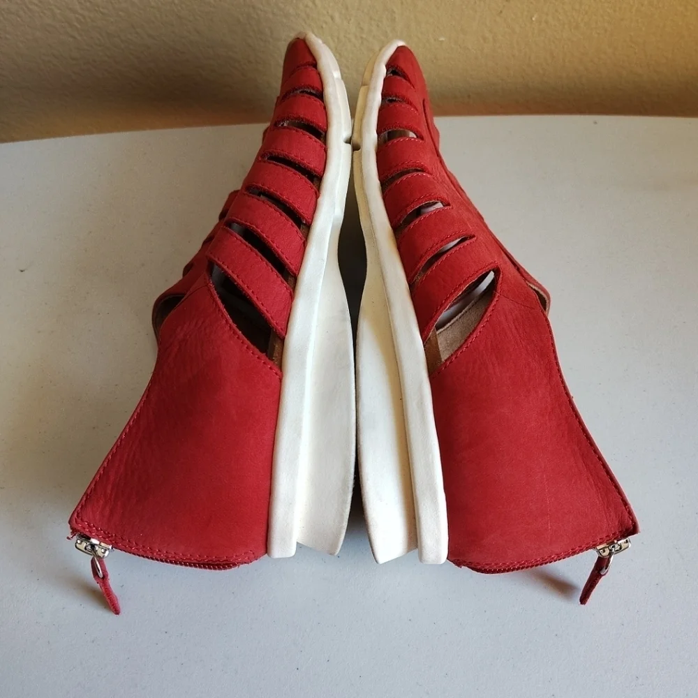 Comfortiva Pillowtop Red Leather Parker Sandals Women's Sz 11 -Travel Flats